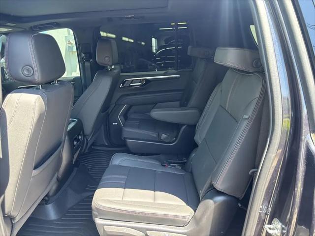 2025 Chevrolet Suburban 4WD RST
