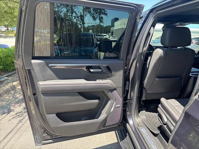 2025 Chevrolet Suburban 4WD RST