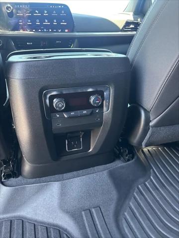 2025 Chevrolet Suburban 4WD RST