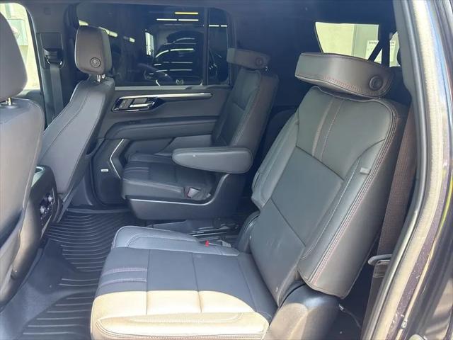 2025 Chevrolet Suburban 4WD RST