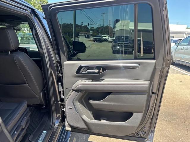 2025 Chevrolet Suburban 4WD RST