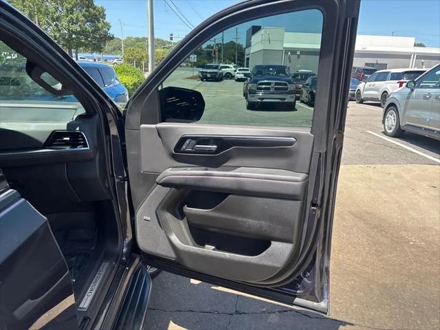 2025 Chevrolet Suburban 4WD RST