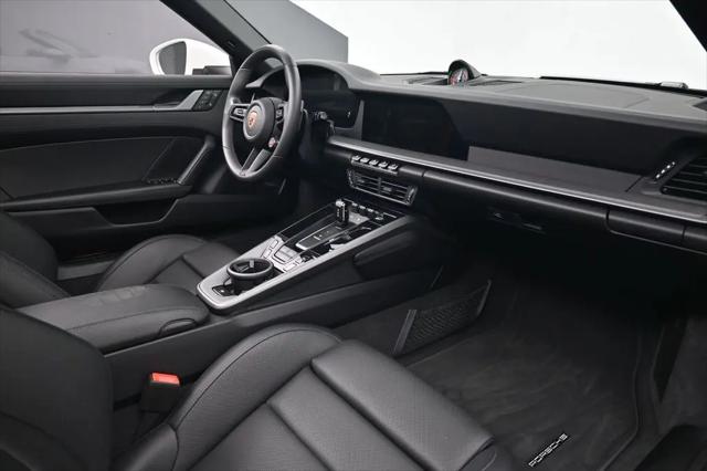 2025 Porsche 911 Carrera Cabriolet