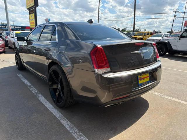 2018 Chrysler 300 Touring