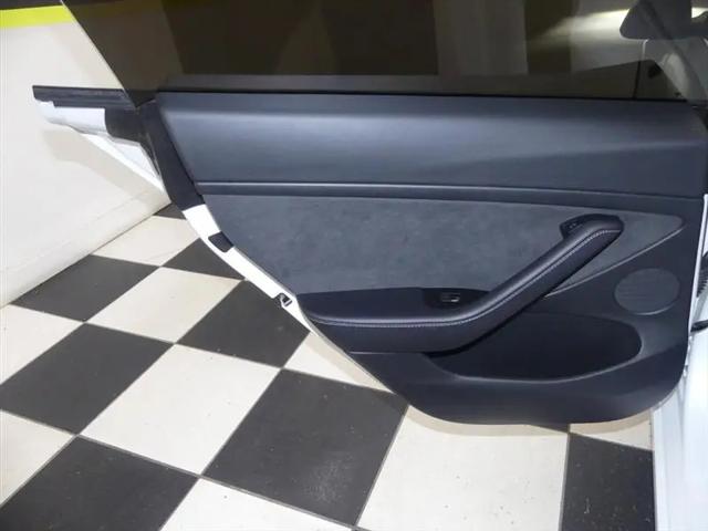 2022 Tesla Model 3 Rear-Wheel Drive