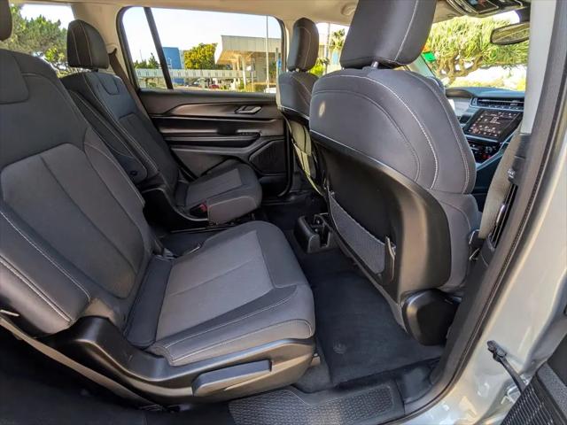 2023 Jeep Grand Cherokee L Laredo 4x4