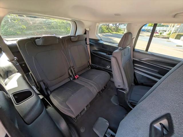 2023 Jeep Grand Cherokee L Laredo 4x4