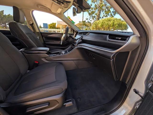 2023 Jeep Grand Cherokee L Laredo 4x4