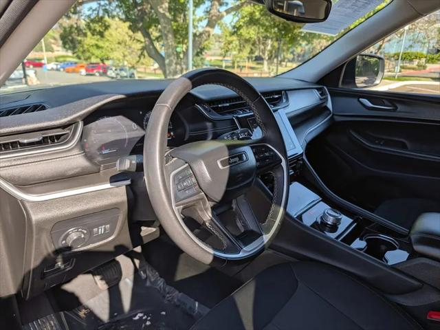 2023 Jeep Grand Cherokee L Laredo 4x4