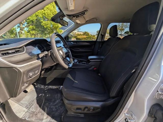 2023 Jeep Grand Cherokee L Laredo 4x4