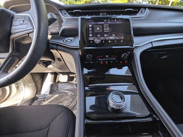 2023 Jeep Grand Cherokee L Laredo 4x4