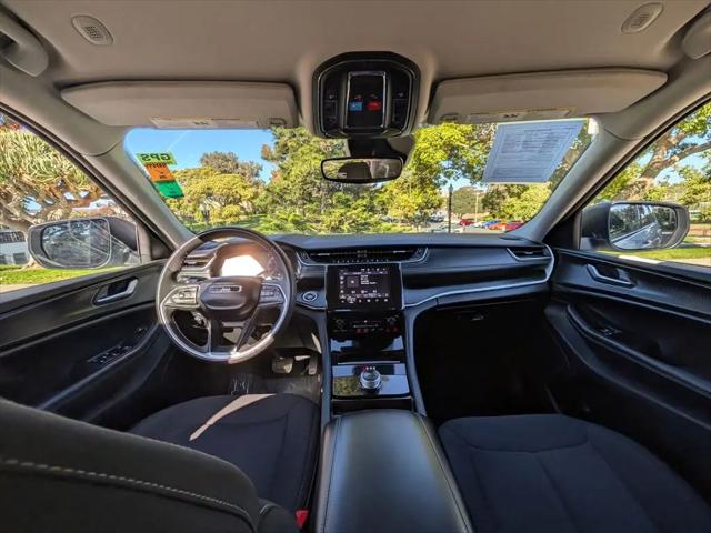 2023 Jeep Grand Cherokee L Laredo 4x4