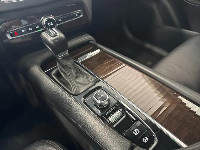 2016 Volvo XC90 T6 Momentum