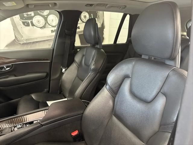 2016 Volvo XC90 T6 Momentum