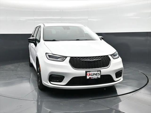 2024 Chrysler Pacifica Hybrid S Appearance Pkg
