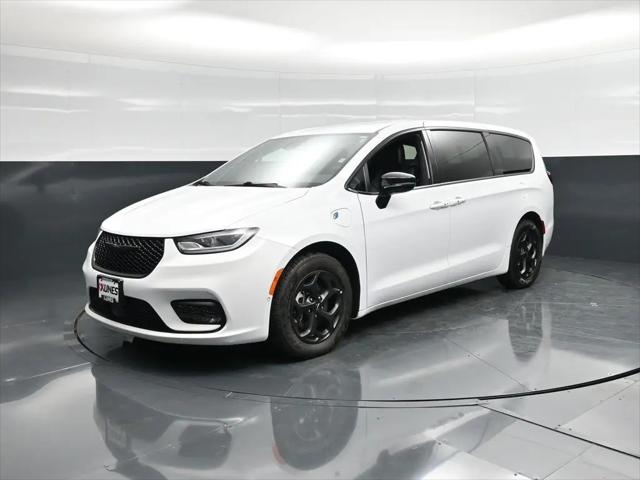2024 Chrysler Pacifica Hybrid S Appearance Pkg