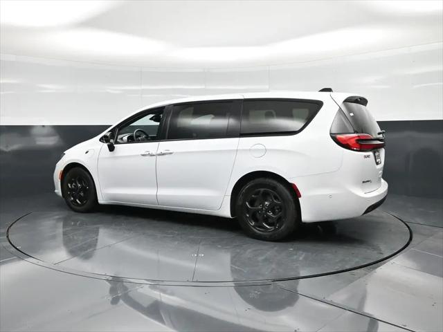 2024 Chrysler Pacifica Hybrid S Appearance Pkg