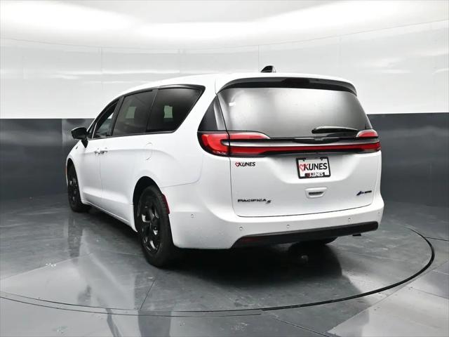 2024 Chrysler Pacifica Hybrid S Appearance Pkg