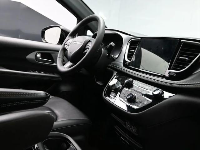 2024 Chrysler Pacifica Hybrid S Appearance Pkg
