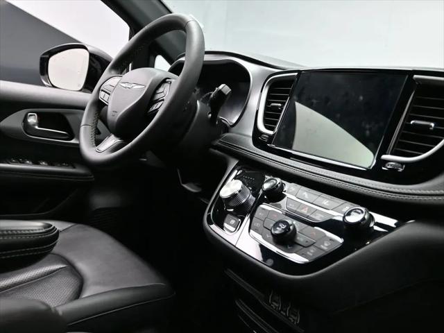 2024 Chrysler Pacifica Hybrid S Appearance Pkg