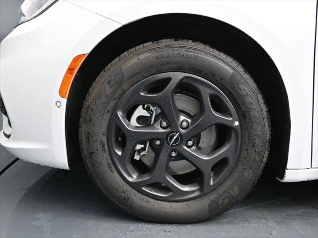 2024 Chrysler Pacifica Hybrid S Appearance Pkg