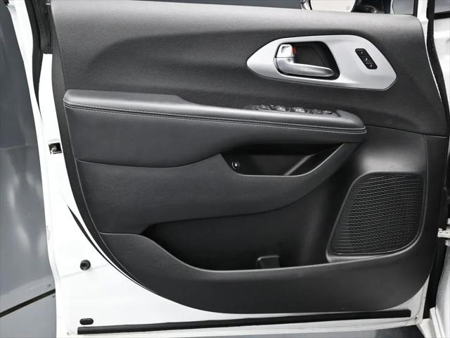 2024 Chrysler Pacifica Hybrid S Appearance Pkg