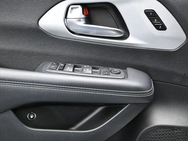 2024 Chrysler Pacifica Hybrid S Appearance Pkg
