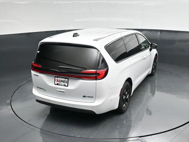 2024 Chrysler Pacifica Hybrid S Appearance Pkg