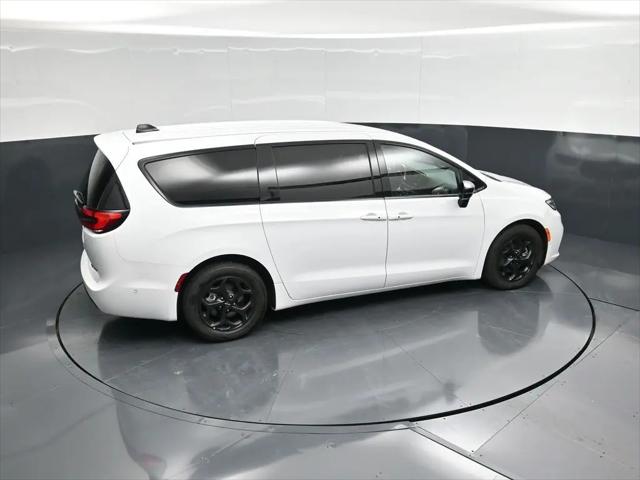 2024 Chrysler Pacifica Hybrid S Appearance Pkg
