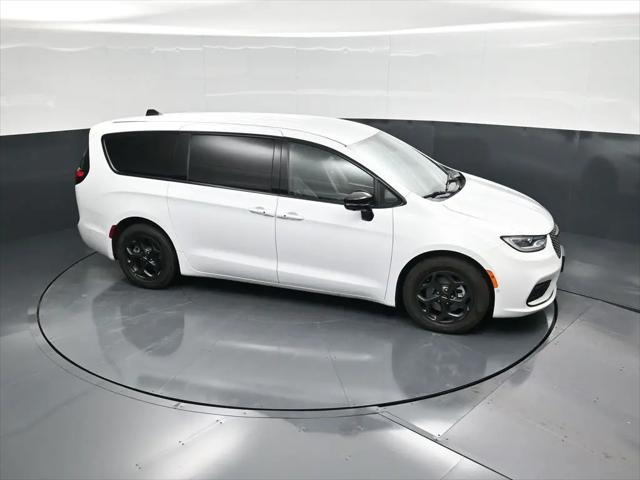 2024 Chrysler Pacifica Hybrid S Appearance Pkg