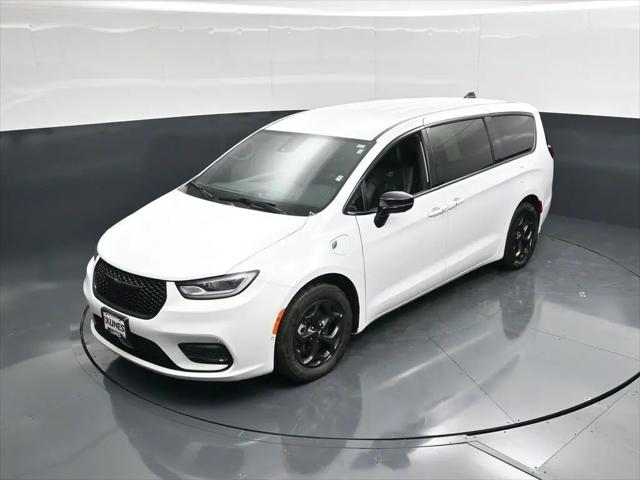 2024 Chrysler Pacifica Hybrid S Appearance Pkg
