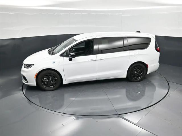 2024 Chrysler Pacifica Hybrid S Appearance Pkg