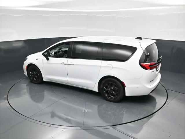 2024 Chrysler Pacifica Hybrid S Appearance Pkg