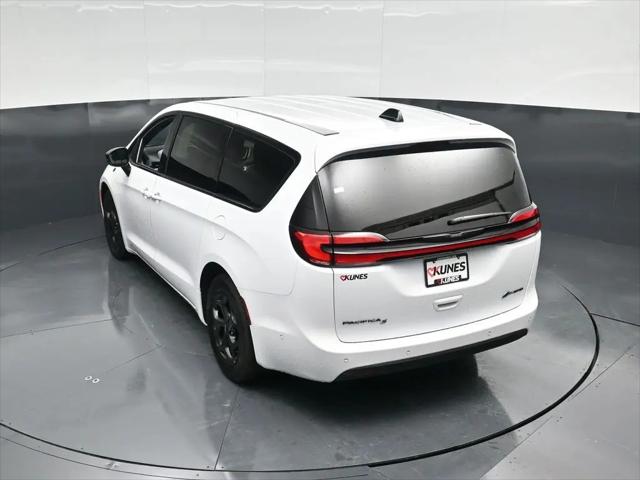 2024 Chrysler Pacifica Hybrid S Appearance Pkg