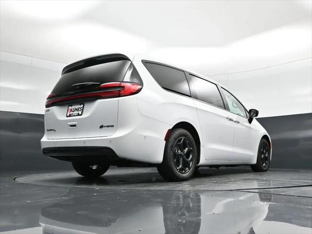 2024 Chrysler Pacifica Hybrid S Appearance Pkg