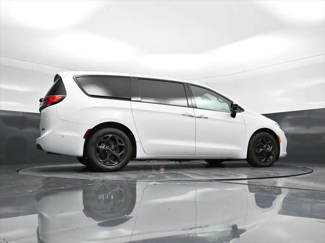 2024 Chrysler Pacifica Hybrid S Appearance Pkg