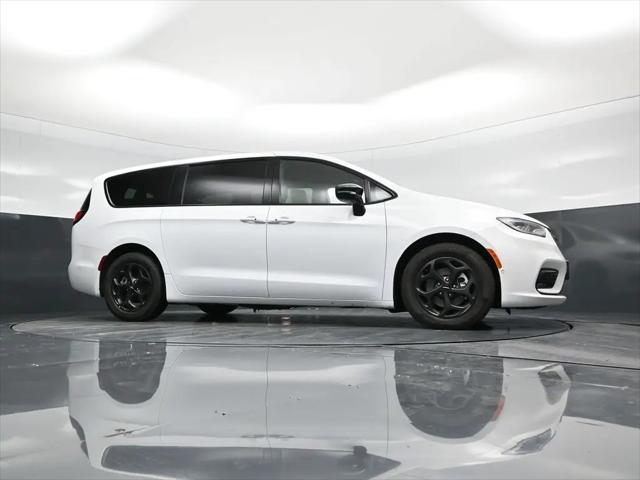 2024 Chrysler Pacifica Hybrid S Appearance Pkg
