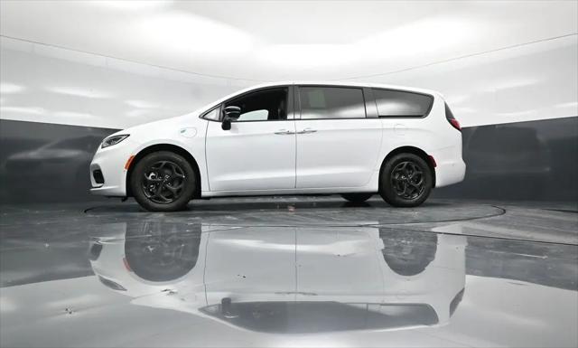 2024 Chrysler Pacifica Hybrid S Appearance Pkg