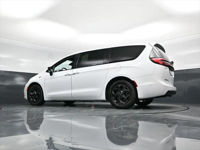 2024 Chrysler Pacifica Hybrid S Appearance Pkg