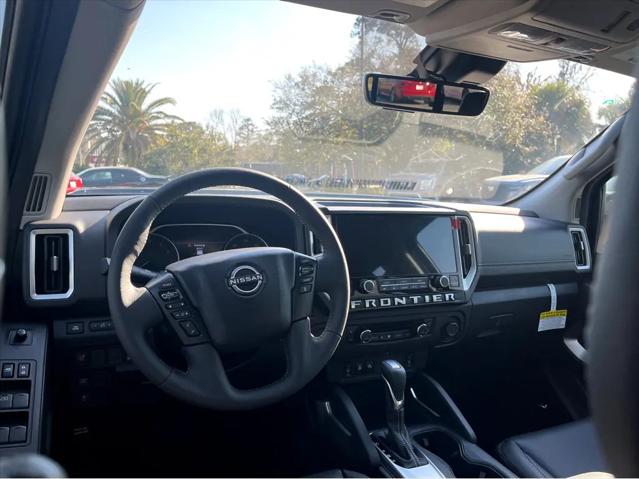 2025 Nissan Frontier Crew Cab SL 4x2