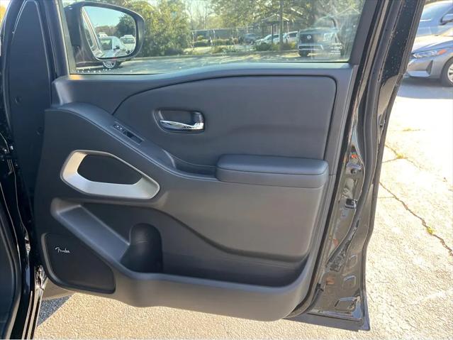 2025 Nissan Frontier Crew Cab SL 4x2