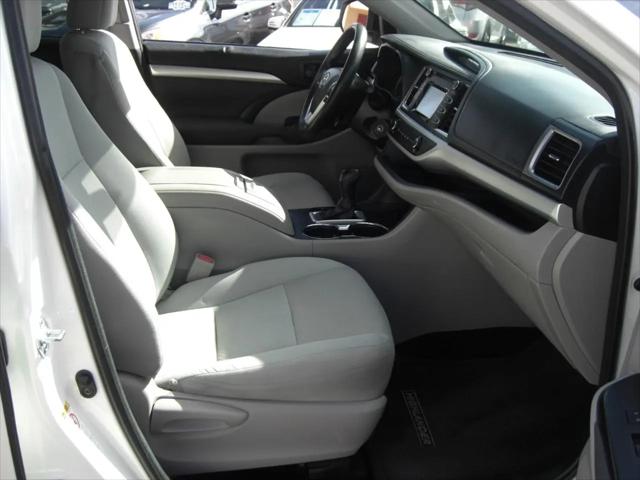 2017 Toyota Highlander LE