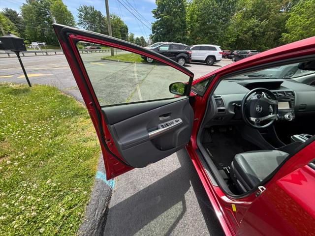 2014 Toyota Prius v Five