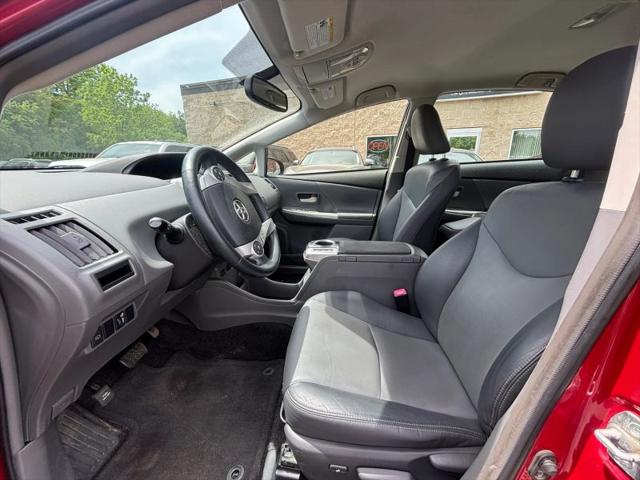 2014 Toyota Prius v Five