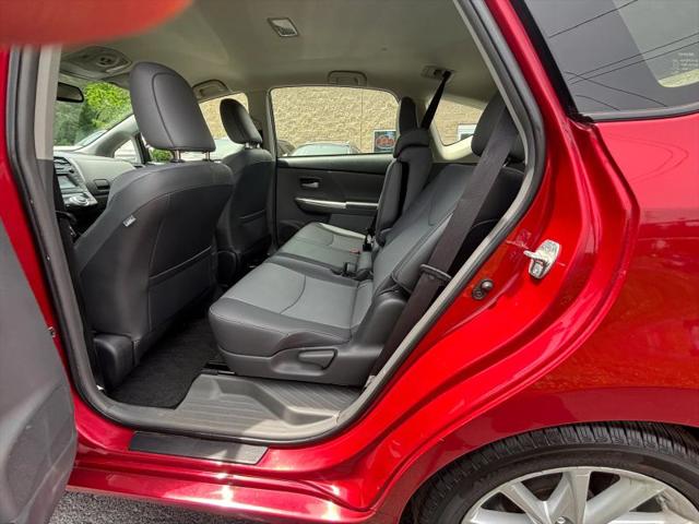 2014 Toyota Prius v Five