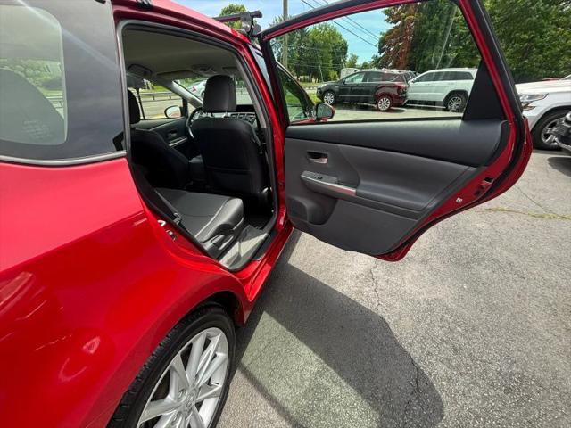2014 Toyota Prius v Five