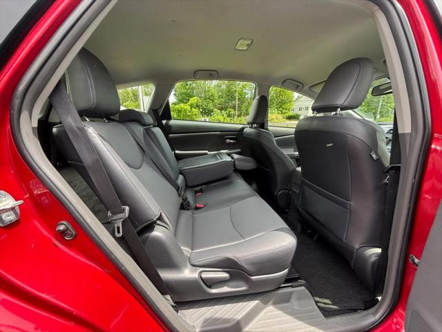 2014 Toyota Prius v Five
