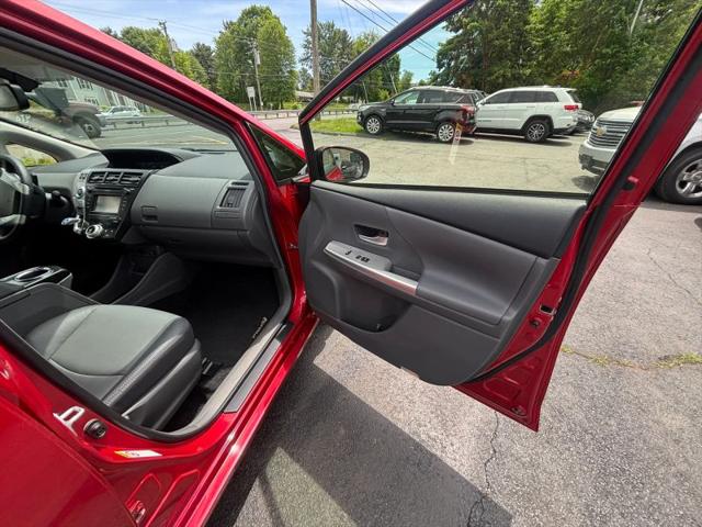 2014 Toyota Prius v Five
