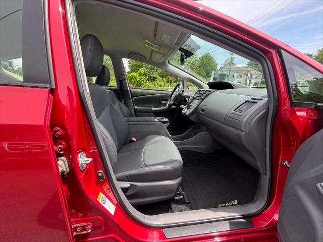 2014 Toyota Prius v Five