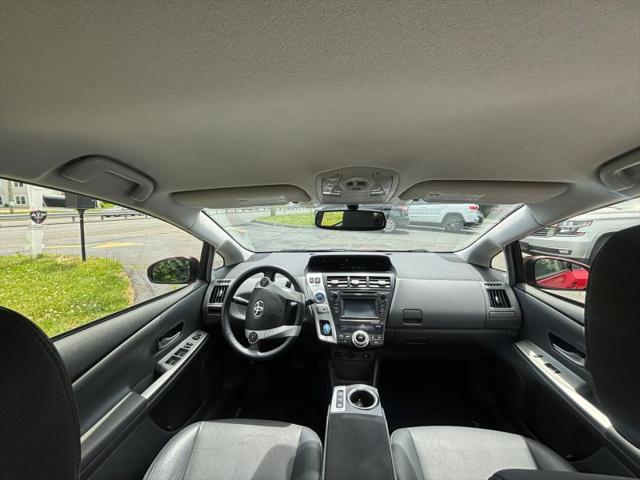 2014 Toyota Prius v Five